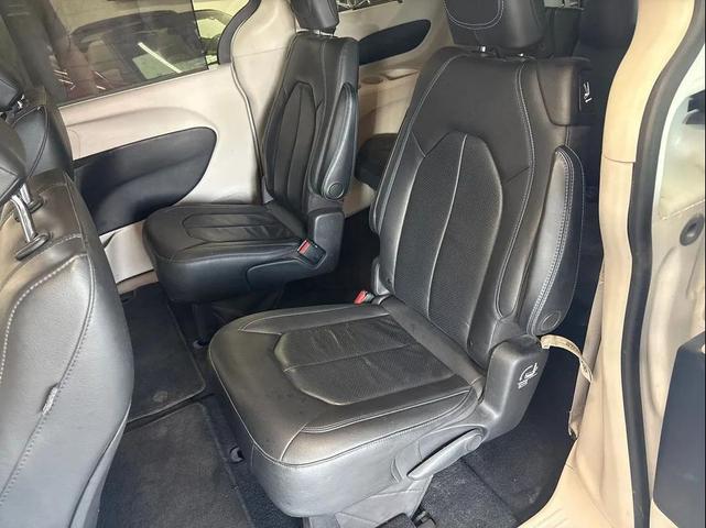 Photo of 2021 White Chrysler Pacifica