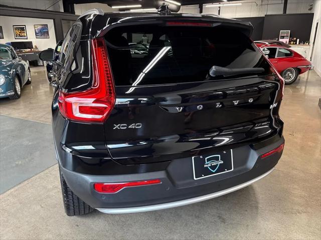 Photo of 2025 Onyx Black Metallic Volvo XC40