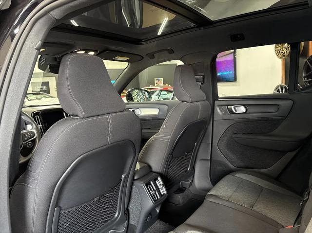 Photo of 2025 Onyx Black Metallic Volvo XC40