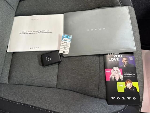 Photo of 2025 Onyx Black Metallic Volvo XC40