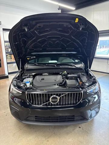 Photo of 2025 Onyx Black Metallic Volvo XC40