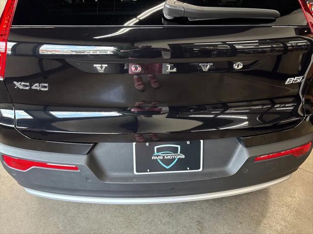 Photo of 2025 Onyx Black Metallic Volvo XC40