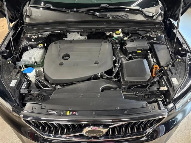 Photo of 2025 Onyx Black Metallic Volvo XC40