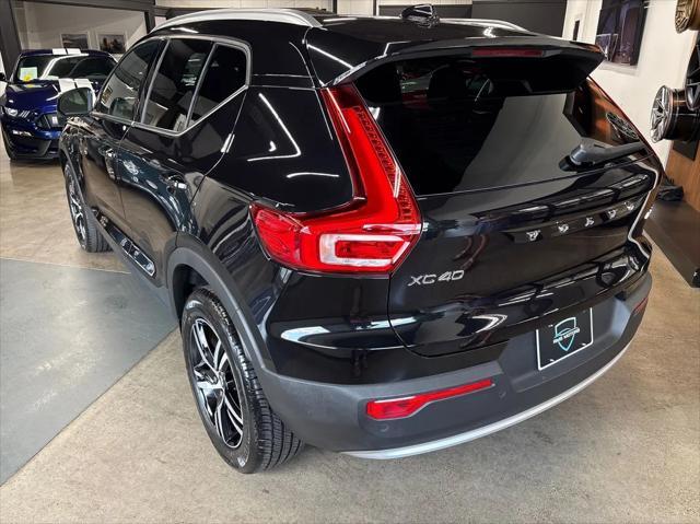 Photo of 2025 Onyx Black Metallic Volvo XC40