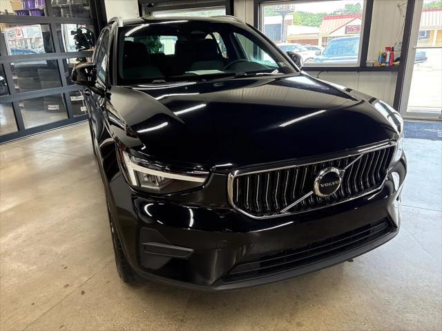Photo of 2025 Onyx Black Metallic Volvo XC40