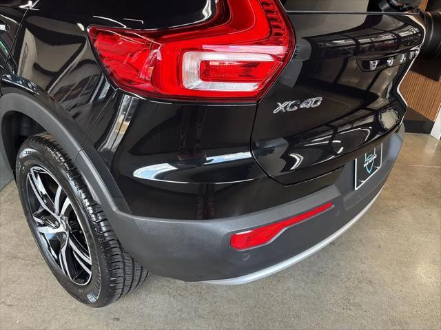 Photo of 2025 Onyx Black Metallic Volvo XC40