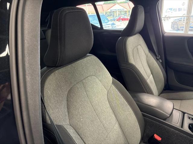 Photo of 2025 Onyx Black Metallic Volvo XC40