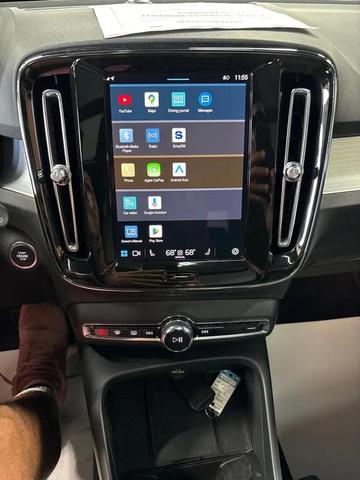 Photo of 2025 Onyx Black Metallic Volvo XC40