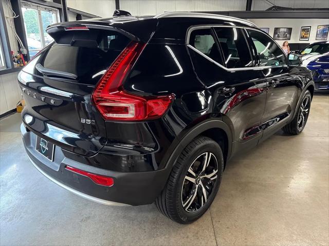 Photo of 2025 Onyx Black Metallic Volvo XC40