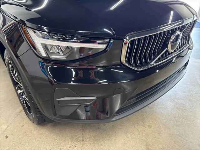 Photo of 2025 Onyx Black Metallic Volvo XC40
