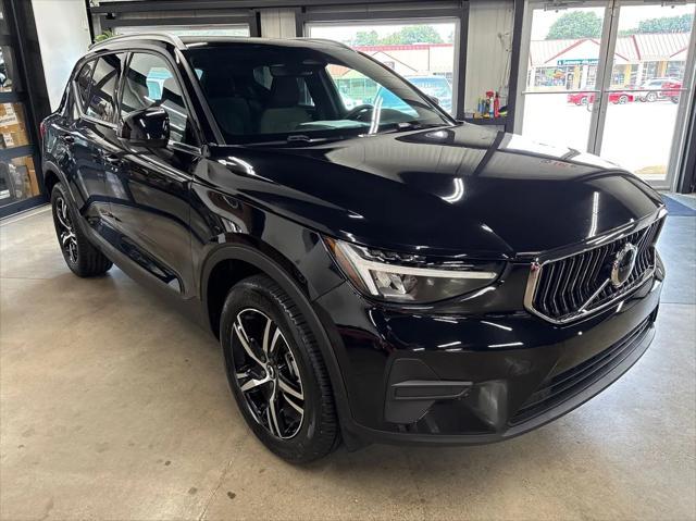 Photo of 2025 Onyx Black Metallic Volvo XC40