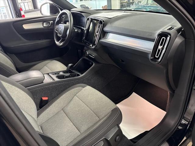 Photo of 2025 Onyx Black Metallic Volvo XC40