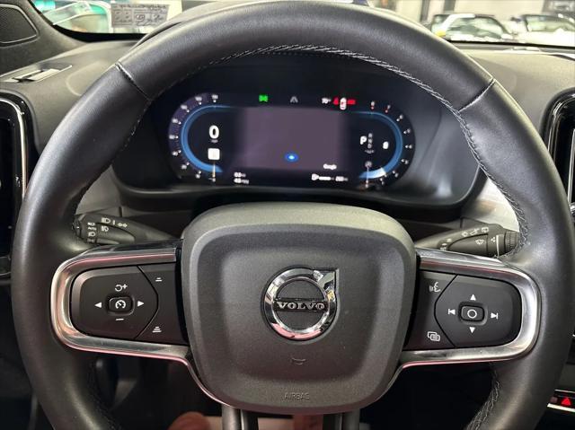 Photo of 2025 Onyx Black Metallic Volvo XC40