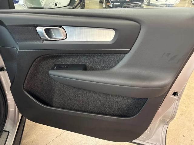 Photo of 2025 Silver Volvo XC40