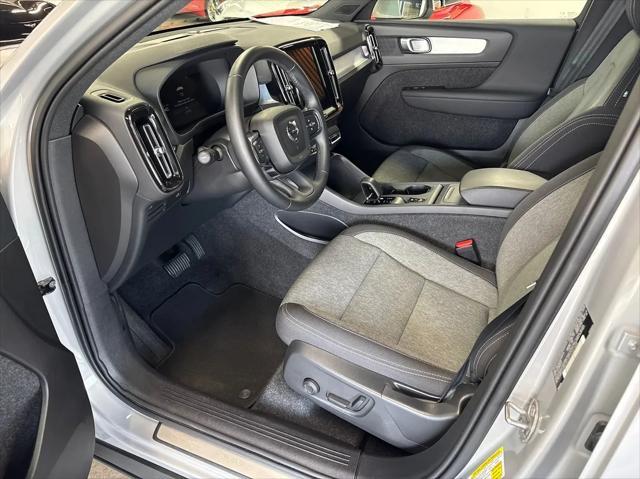 Photo of 2025 Silver Volvo XC40