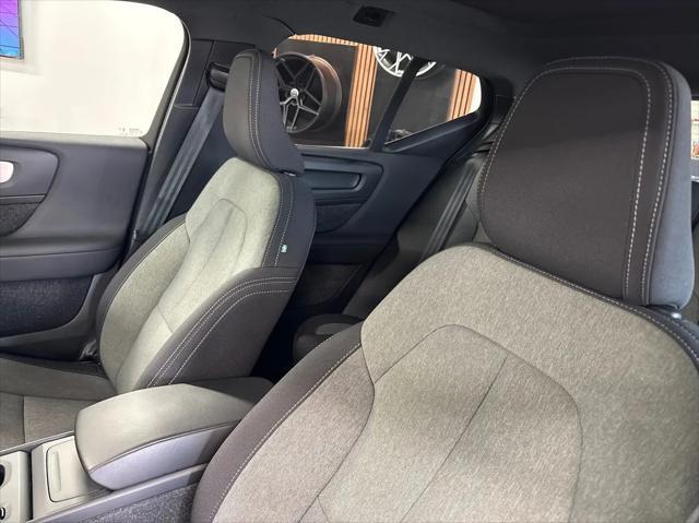Photo of 2025 Silver Volvo XC40