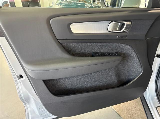 Photo of 2025 Silver Volvo XC40