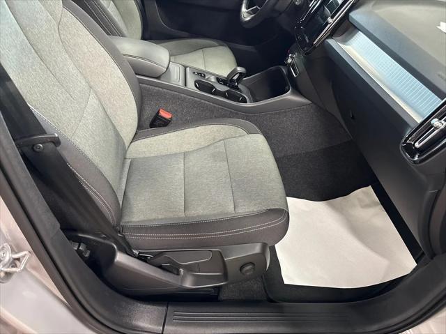 Photo of 2025 Silver Volvo XC40