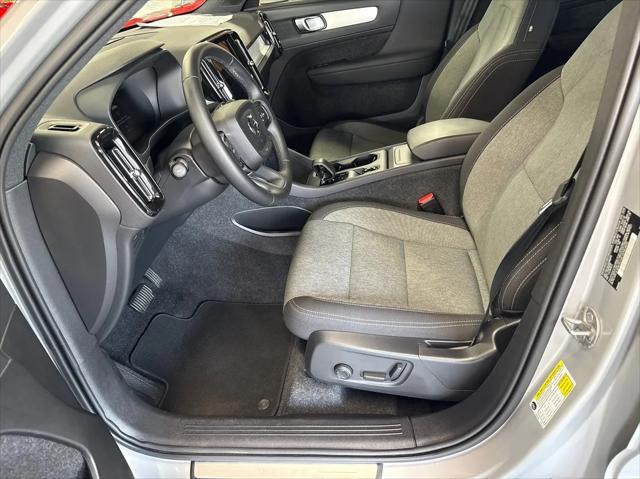 Photo of 2025 Silver Volvo XC40