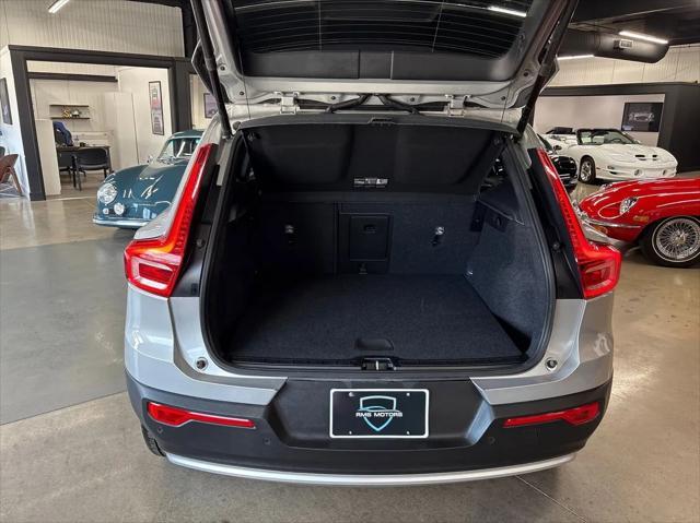 Photo of 2025 Silver Volvo XC40