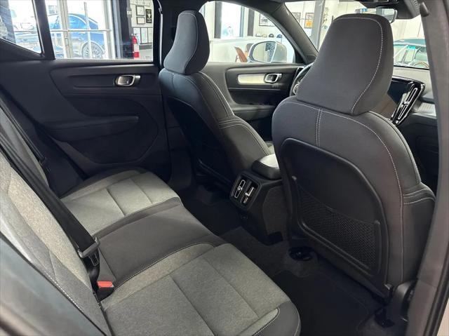 Photo of 2025 Silver Volvo XC40
