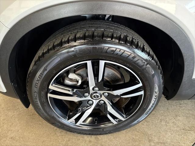 Photo of 2025 Silver Volvo XC40