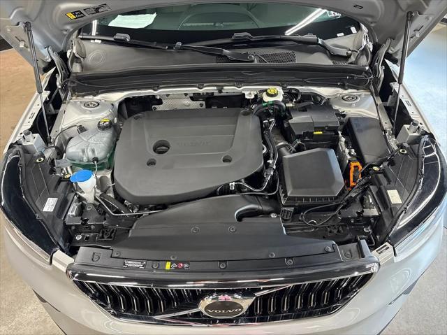 Photo of 2025 Silver Volvo XC40
