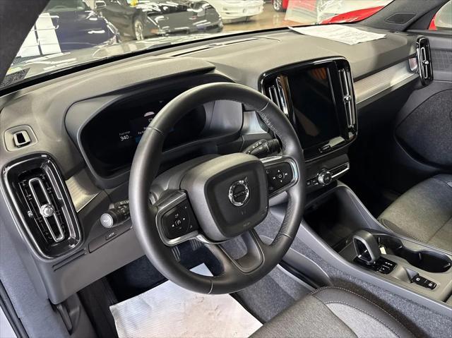 Photo of 2025 Silver Volvo XC40