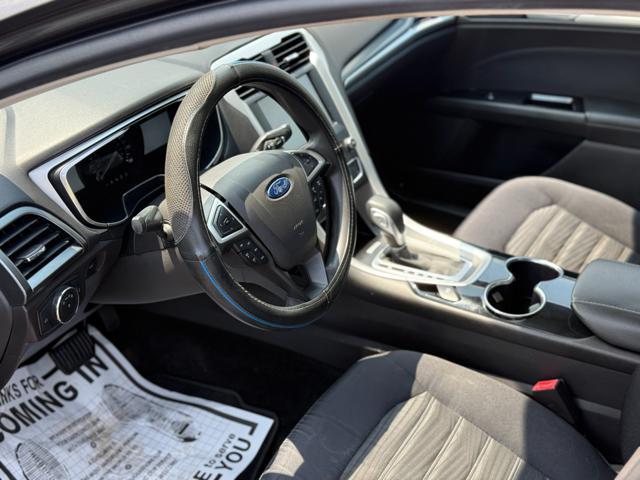 Photo of 2016 Gray Ford Fusion