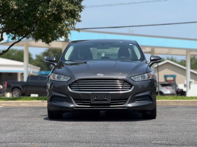 Photo of 2016 Gray Ford Fusion