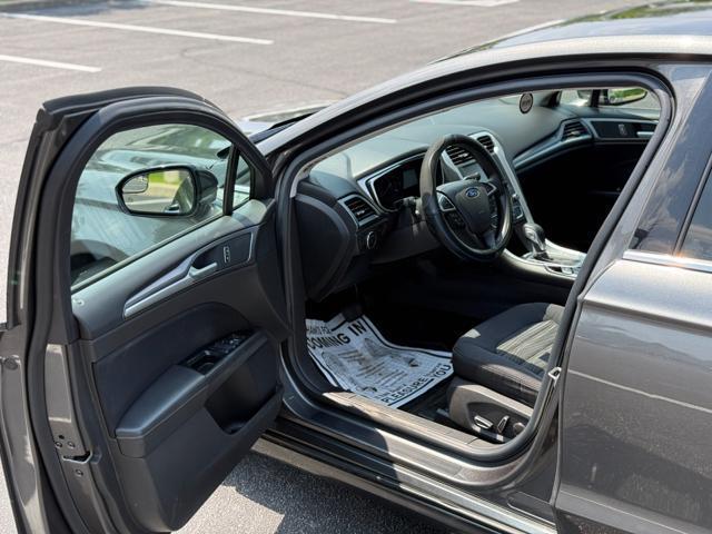 Photo of 2016 Gray Ford Fusion