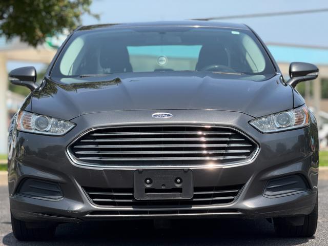 Photo of 2016 Gray Ford Fusion