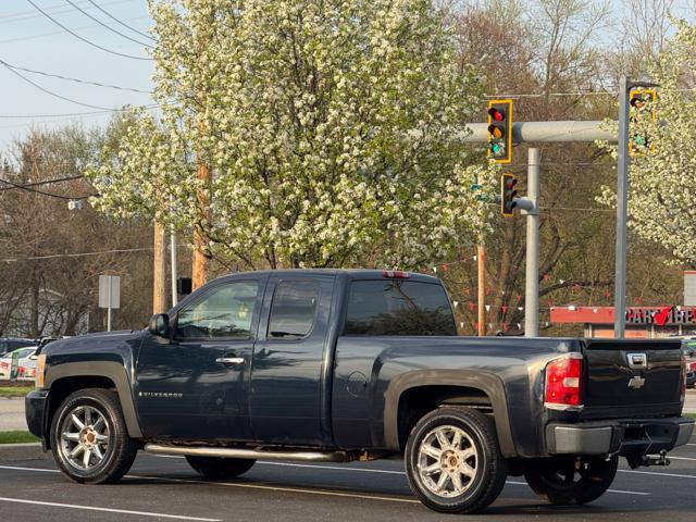 Photo of 2007 Dark Blue Metallic Chevrolet Silverado 1500