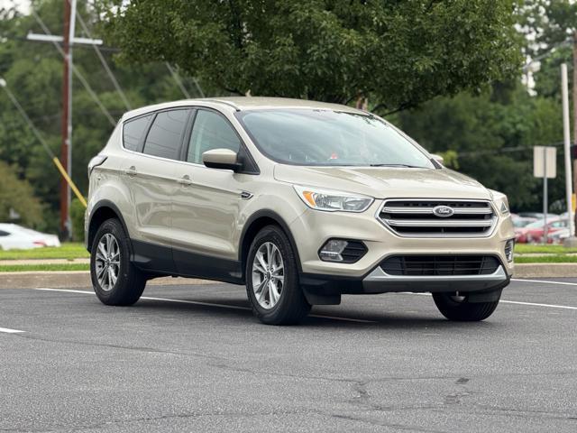 Photo of 2017 White Gold Metallic Ford Escape