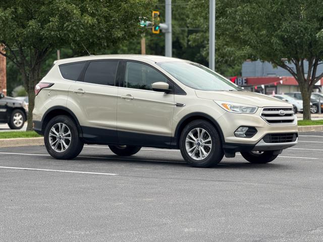 Photo of 2017 White Gold Metallic Ford Escape