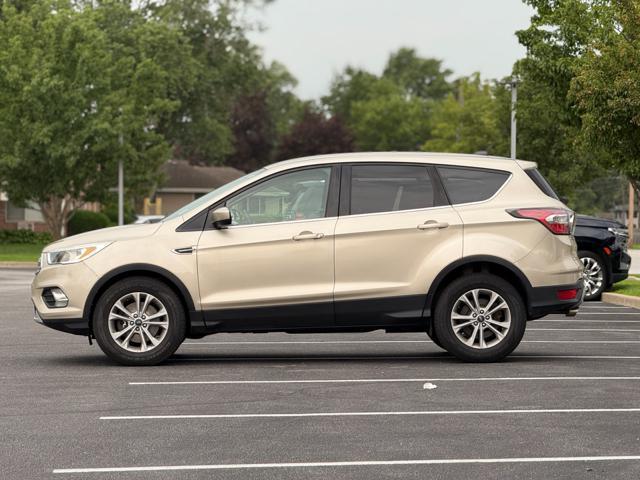 Photo of 2017 White Gold Metallic Ford Escape
