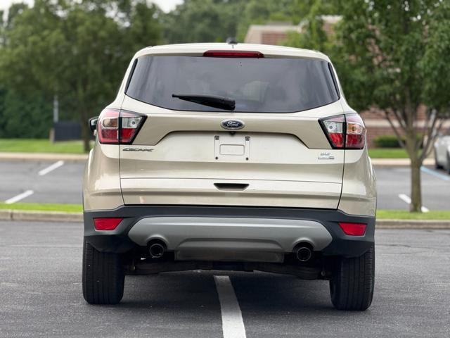 Photo of 2017 White Gold Metallic Ford Escape