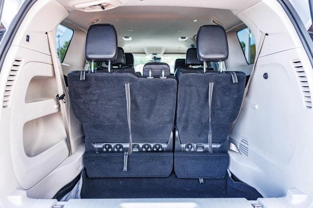 Photo of 2023 Silver Mist Clearcoat Chrysler Pacifica