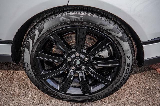 Photo of 2022 Fuji White Land Rover Range Rover