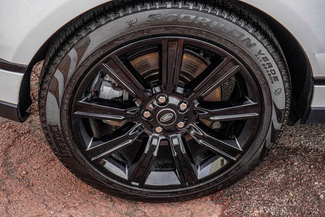 Photo of 2022 Fuji White Land Rover Range Rover
