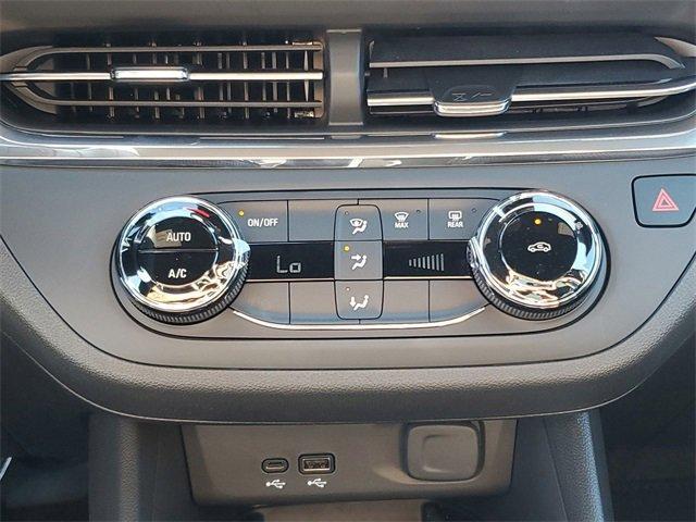 Photo of 2025 White Buick Envista
