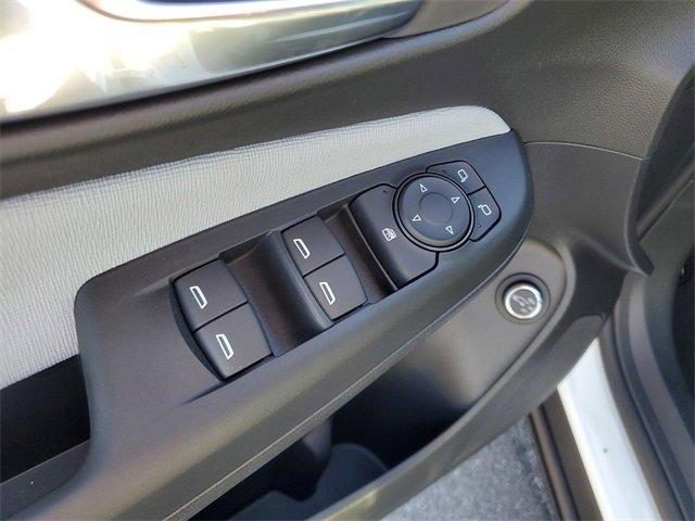 Photo of 2025 White Buick Envista