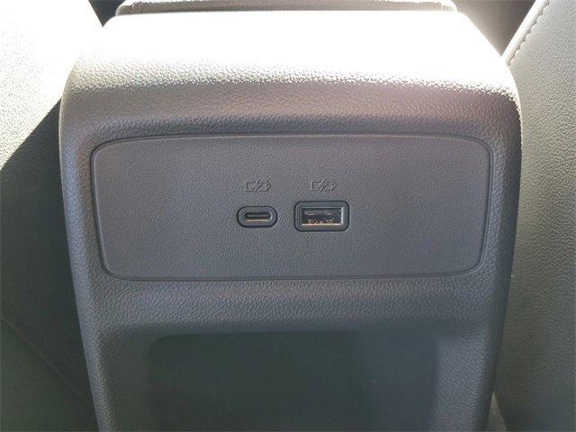 Photo of 2025 White Buick Envista