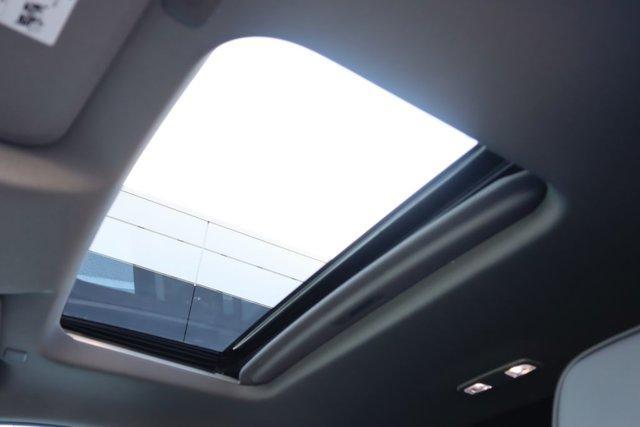 Photo of 2025 Summit White GMC Sierra 2500