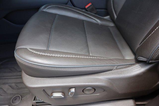 Photo of 2022 White Frost Tri-Coat GMC Yukon XL