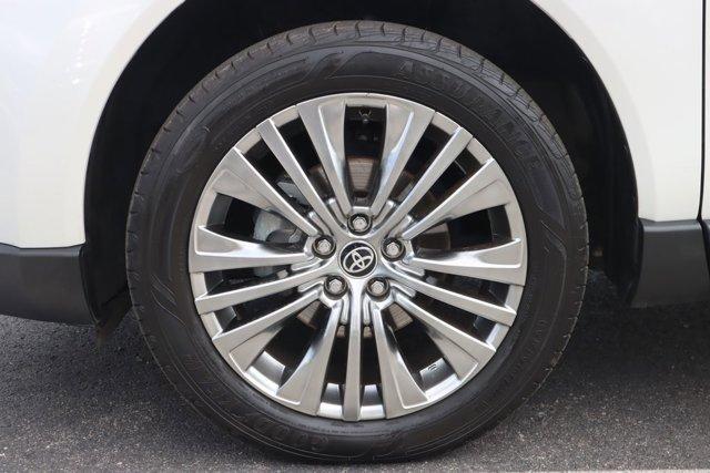 Photo of 2021 White Toyota Venza