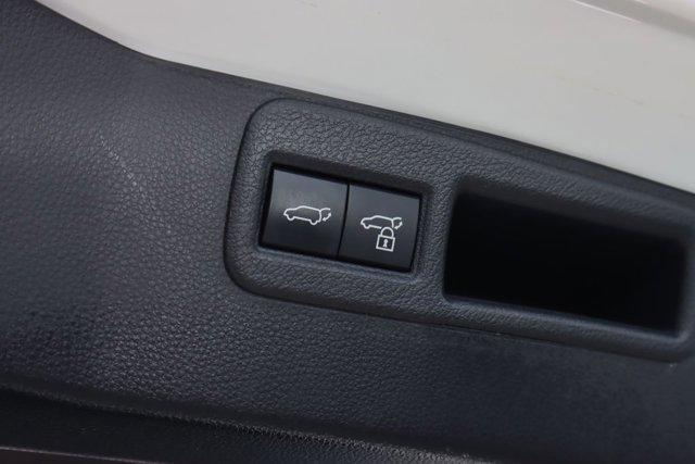 Photo of 2021 White Toyota Venza