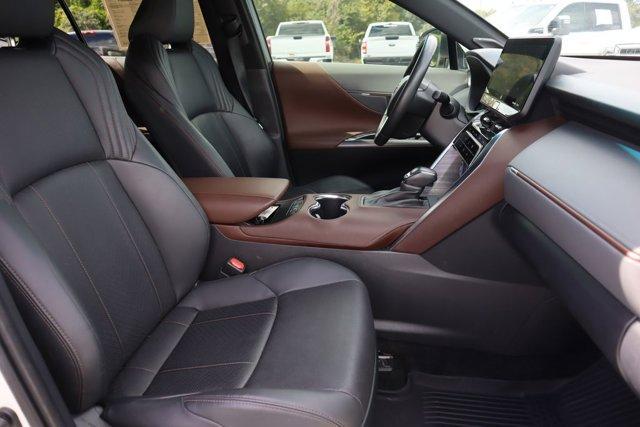 Photo of 2021 White Toyota Venza