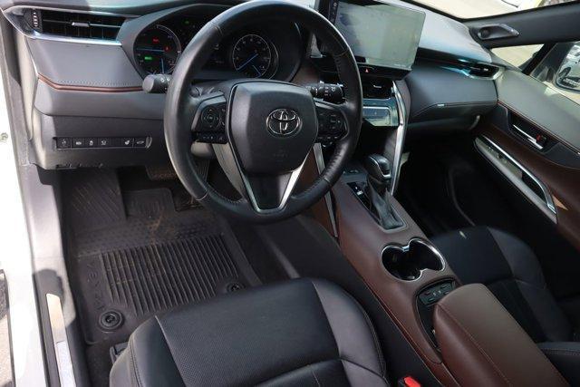 Photo of 2021 White Toyota Venza