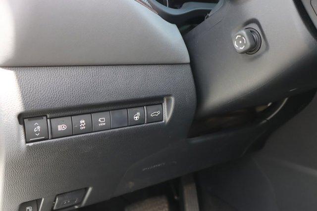 Photo of 2021 White Toyota Venza